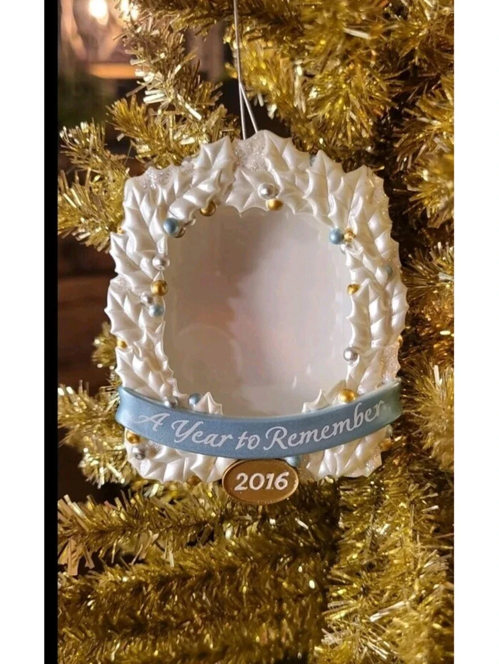 2016 Hallmark A Year to Remember Photo Holder Christmas Ornament